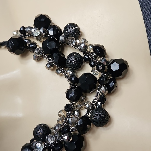 BLACK CHAIN BEADED NECKLACE / STATEMENT PIECE WITH CRYSTALS - Picture 2 of 8